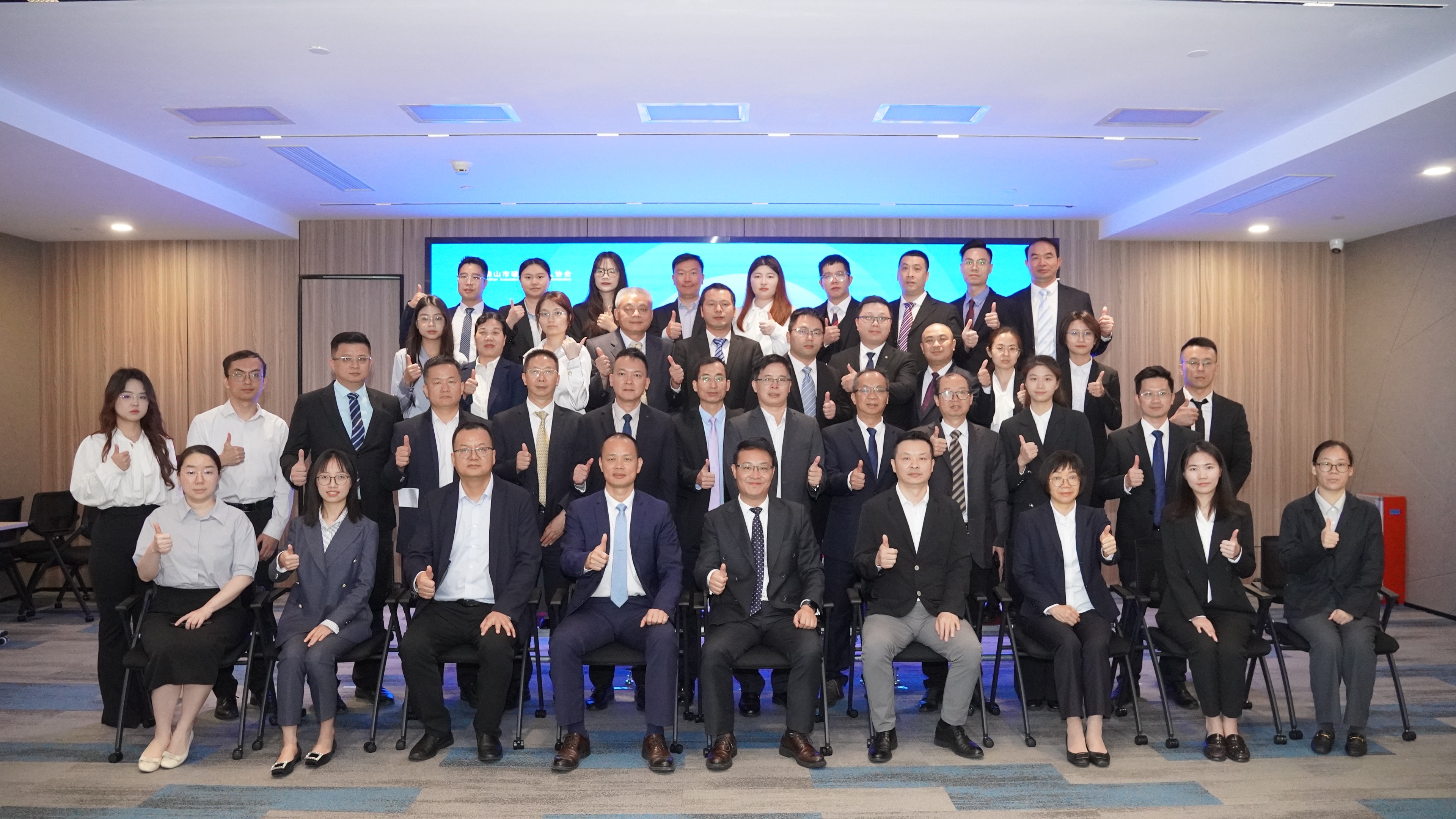 c40e1790-fca3-4b11-8ffc-4076f3039ec2.jpg